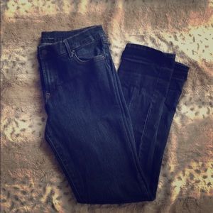 Mid-rise jeans. 14 Long